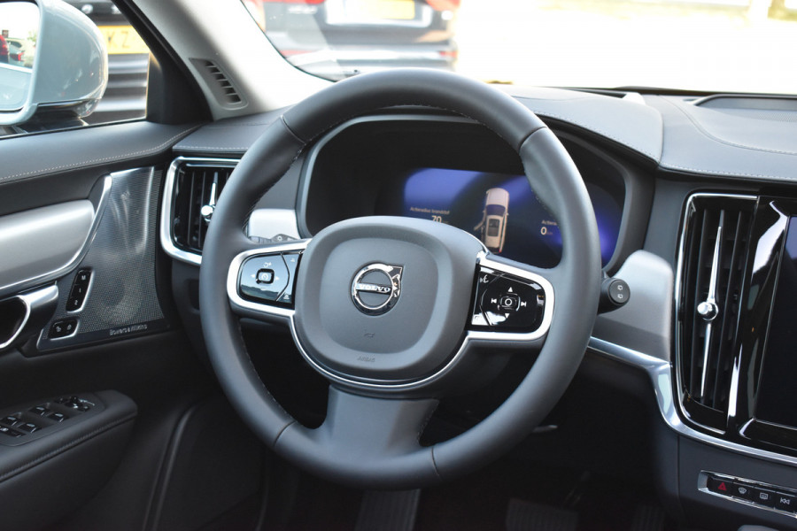 Volvo V90 2.0 T8 Plug-in hybrid AWD Ultra Bright | HUD | B&W | 360 camera | Stuurverwarming | Panodak | 19"LMV