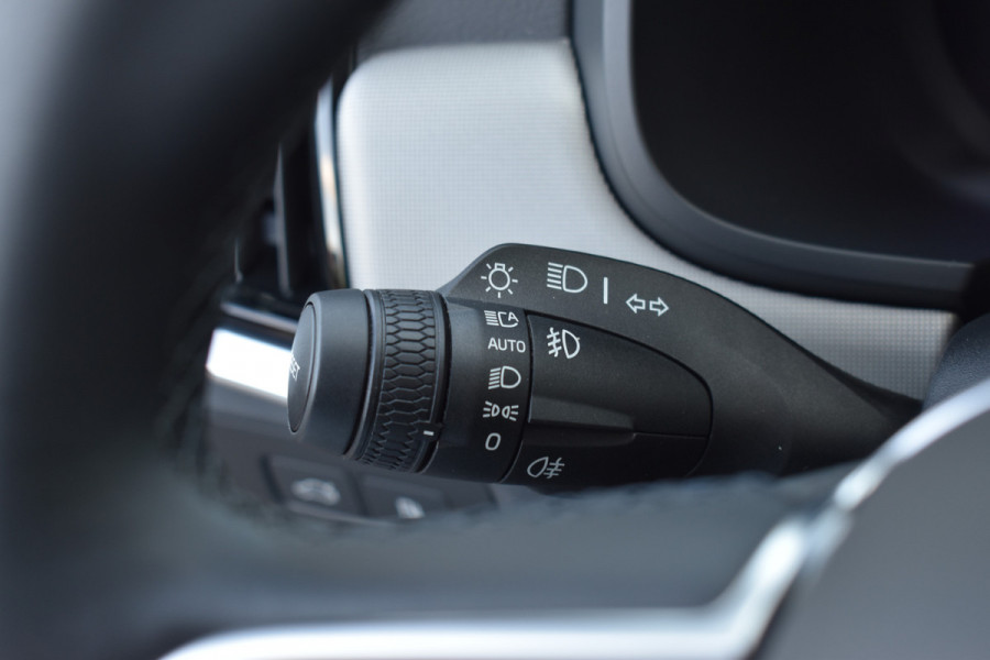 Volvo V90 2.0 T8 Plug-in hybrid AWD Ultra Bright | HUD | B&W | 360 camera | Stuurverwarming | Panodak | 19"LMV