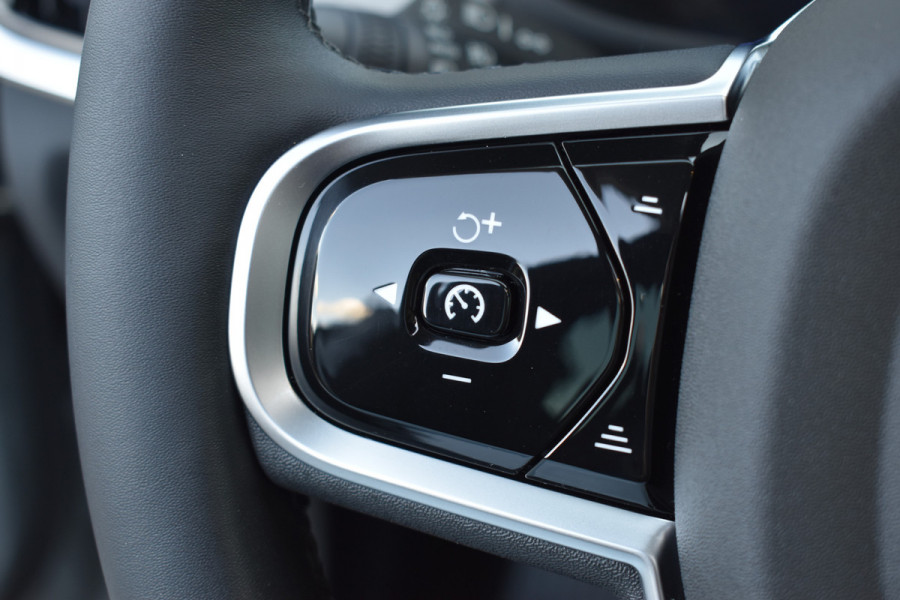 Volvo V90 2.0 T8 Plug-in hybrid AWD Ultra Bright | HUD | B&W | 360 camera | Stuurverwarming | Panodak | 19"LMV