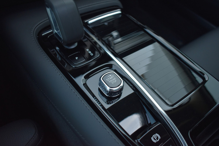 Volvo V90 2.0 T8 Plug-in hybrid AWD Ultra Bright | HUD | B&W | 360 camera | Stuurverwarming | Panodak | 19"LMV