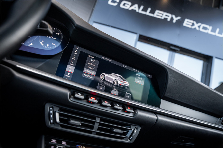 Porsche 911 992 3.0 Carrera S - Sport Chrono + | Panorama | Stuurverwarming | Keyless | Camera