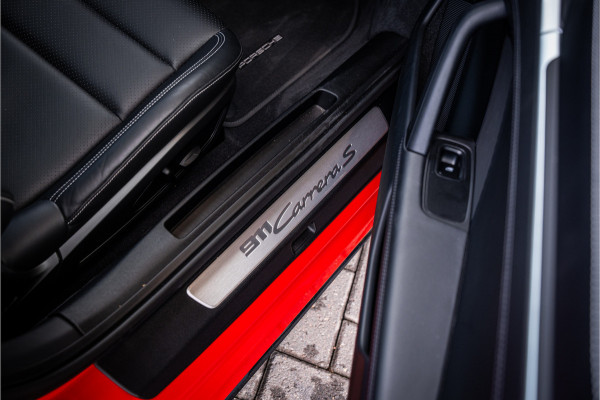 Porsche 911 992 3.0 Carrera S - Sport Chrono + | Panorama | Stuurverwarming | Keyless | Camera