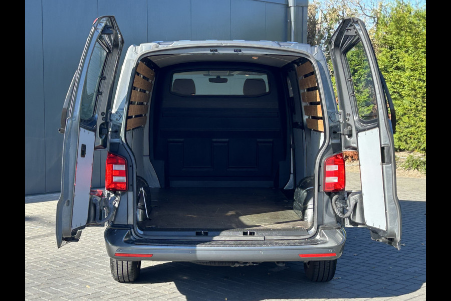 Volkswagen Transporter 2.0 TDI 150 PK HIGHLINE AUTOMAAT DSG / L2H1 / 1e EIGENAAR / UNIEK 37.581 KM !! / BPM VRIJ / AIRCO / CRUISE / NAVI / BLUETOOTH / Volkswagen Transporter 2.0 TDI 150 PK HIGHLINE AUTOMAAT DSG / L2H1 / 1e EIGENAAR / UNIEK 37.581 KM !! / BPM VRIJ / AIRCO / CRUISE / NAVI / BLUETOOTH /