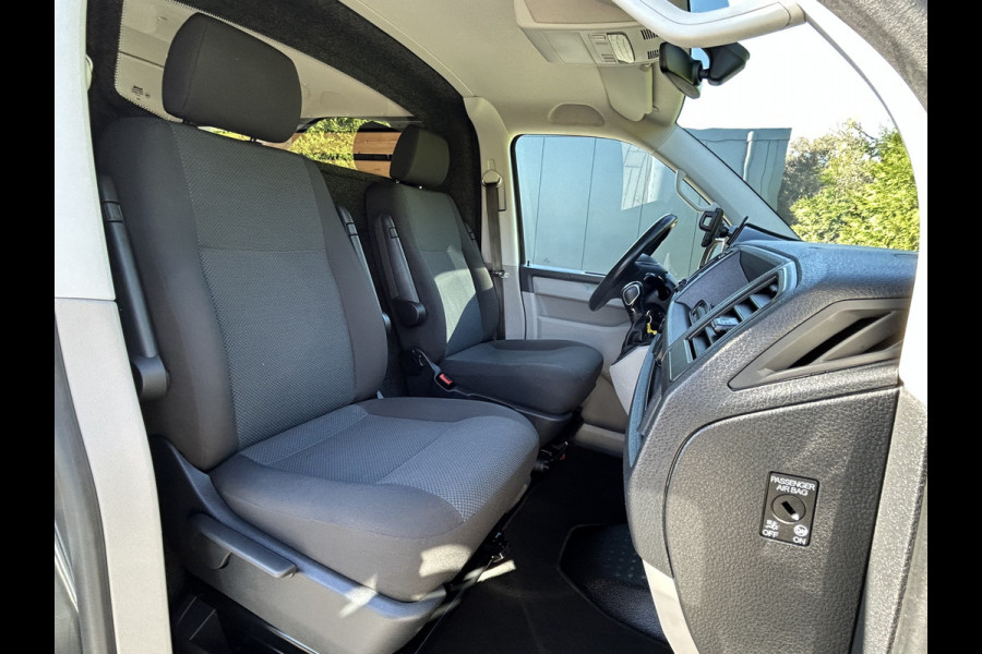 Volkswagen Transporter 2.0 TDI 150 PK HIGHLINE AUTOMAAT DSG / L2H1 / 1e EIGENAAR / UNIEK 37.581 KM !! / BPM VRIJ / AIRCO / CRUISE / NAVI / BLUETOOTH / Volkswagen Transporter 2.0 TDI 150 PK HIGHLINE AUTOMAAT DSG / L2H1 / 1e EIGENAAR / UNIEK 37.581 KM !! / BPM VRIJ / AIRCO / CRUISE / NAVI / BLUETOOTH /