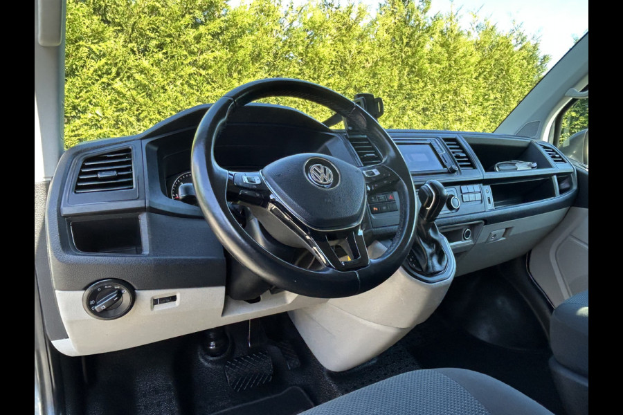 Volkswagen Transporter 2.0 TDI 150 PK HIGHLINE AUTOMAAT DSG / L2H1 / 1e EIGENAAR / UNIEK 37.581 KM !! / BPM VRIJ / AIRCO / CRUISE / NAVI / BLUETOOTH / Volkswagen Transporter 2.0 TDI 150 PK HIGHLINE AUTOMAAT DSG / L2H1 / 1e EIGENAAR / UNIEK 37.581 KM !! / BPM VRIJ / AIRCO / CRUISE / NAVI / BLUETOOTH /