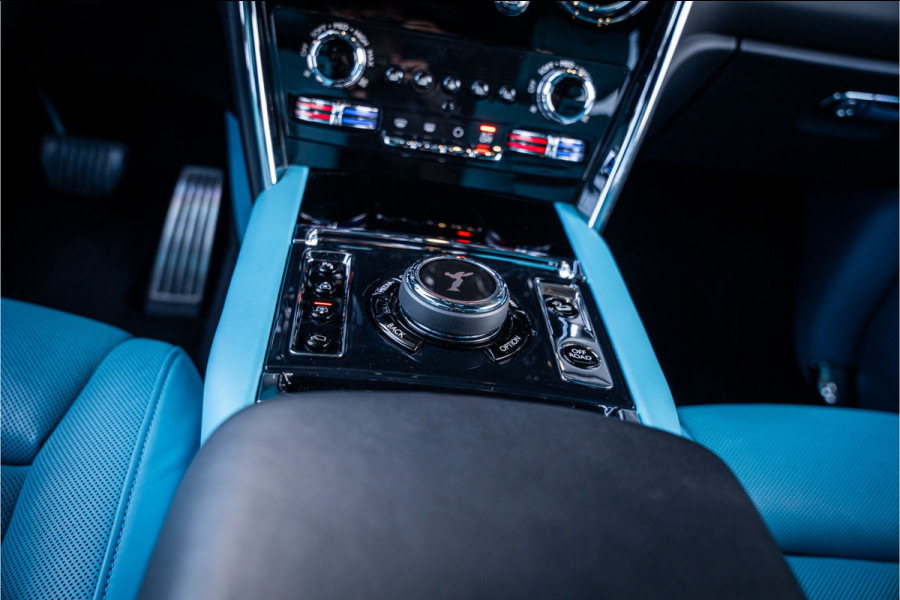 Rolls-Royce Cullinan 6.75 V12 - Black Badge | Mansory Wheels | Sterrenhemel