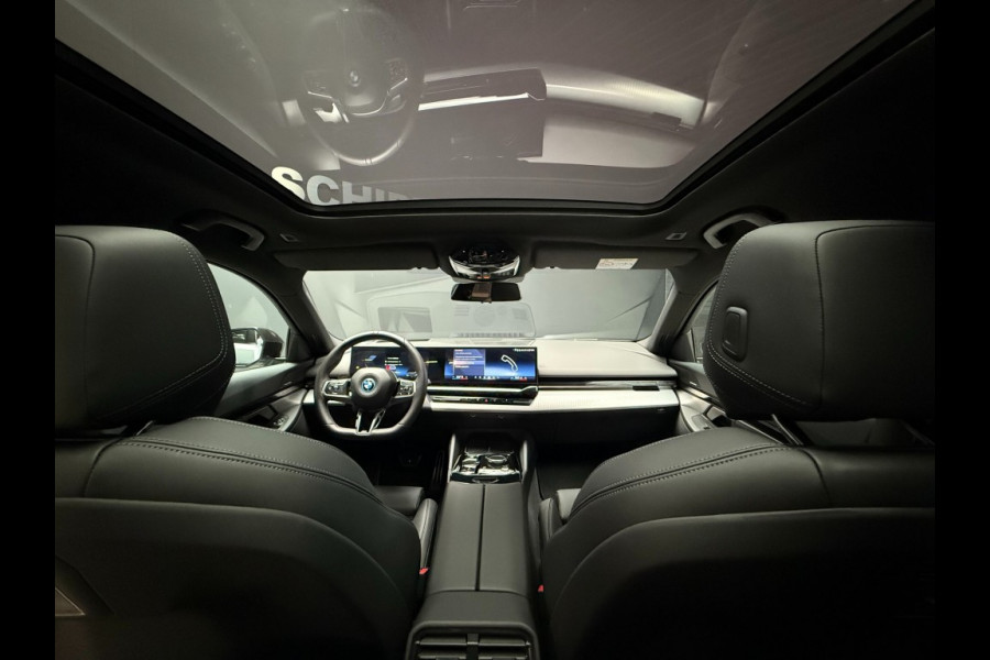 BMW 5 Serie 530e xDrive M-Sport 299pk Pro-20 inch trekhaak pano key-less