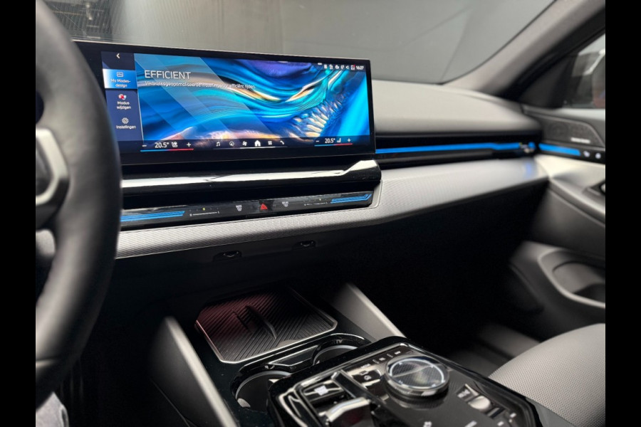 BMW 5 Serie 530e xDrive M-Sport 299pk Pro-20 inch trekhaak pano key-less
