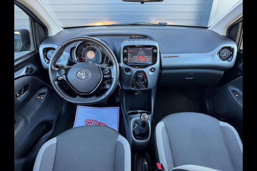 Toyota Aygo 1.0 VVT-i x-play | Camera | Airco | CarPlay | Elektr. Pack | DAB-radio | Bluetooth | Isofix | CV