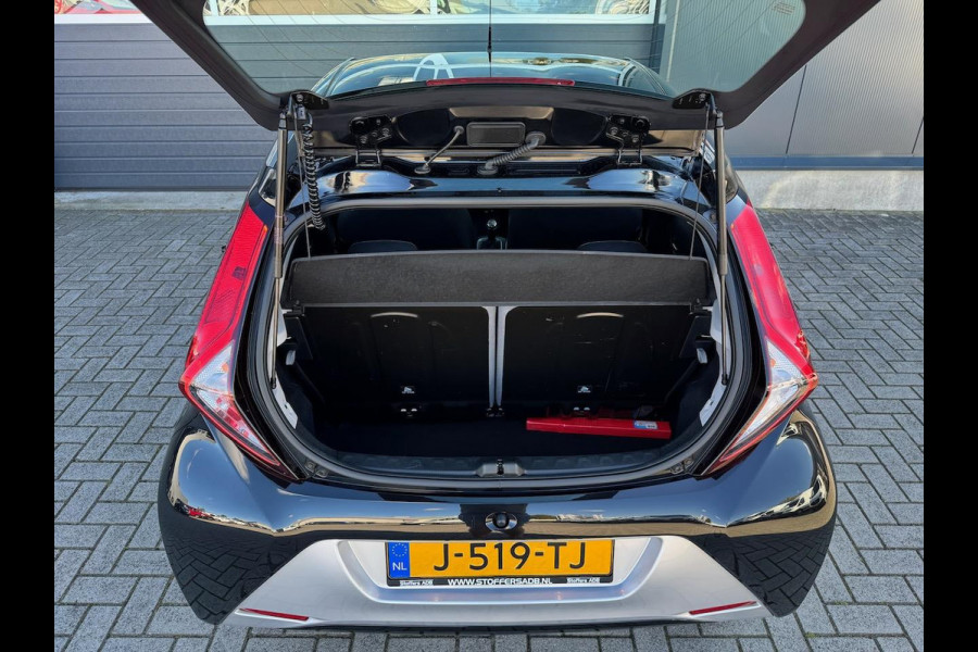 Toyota Aygo 1.0 VVT-i x-play | Camera | Airco | CarPlay | Elektr. Pack | DAB-radio | Bluetooth | Isofix | CV