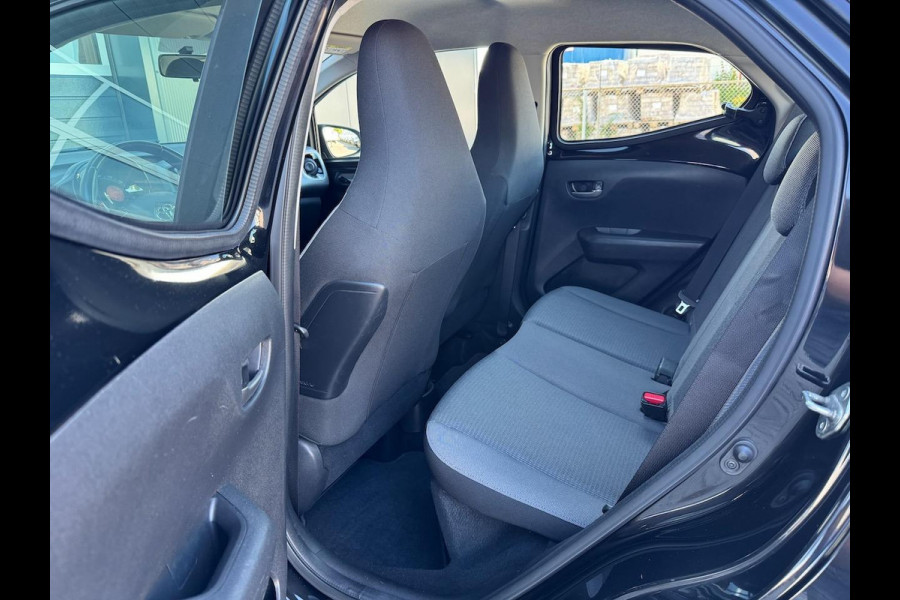 Toyota Aygo 1.0 VVT-i x-play | Camera | Airco | CarPlay | Elektr. Pack | DAB-radio | Bluetooth | Isofix | CV
