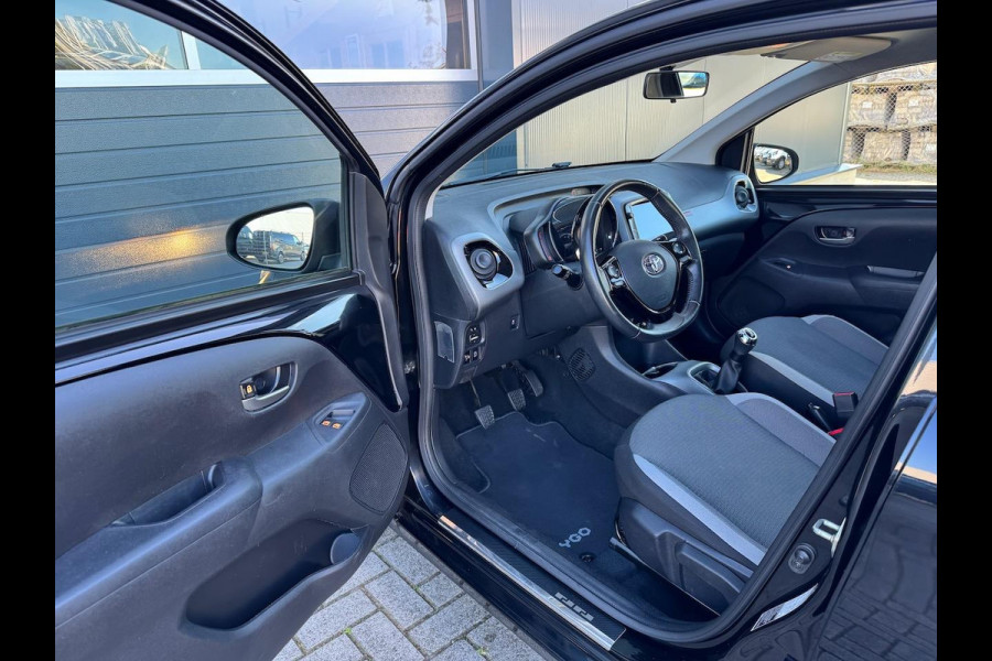 Toyota Aygo 1.0 VVT-i x-play | Camera | Airco | CarPlay | Elektr. Pack | DAB-radio | Bluetooth | Isofix | CV