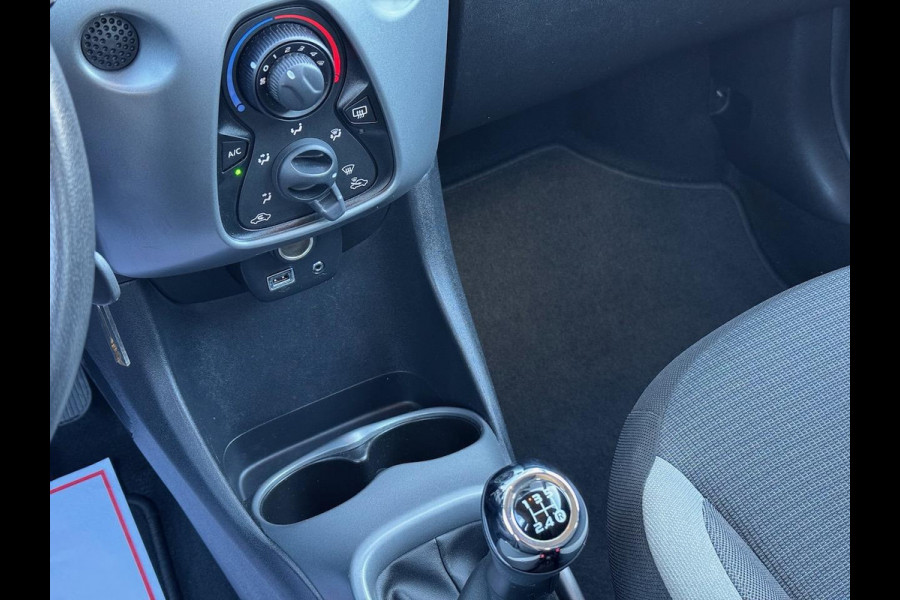 Toyota Aygo 1.0 VVT-i x-play | Camera | Airco | CarPlay | Elektr. Pack | DAB-radio | Bluetooth | Isofix | CV