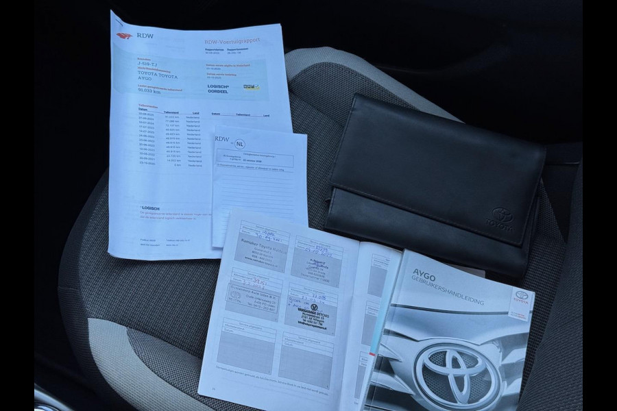 Toyota Aygo 1.0 VVT-i x-play | Camera | Airco | CarPlay | Elektr. Pack | DAB-radio | Bluetooth | Isofix | CV