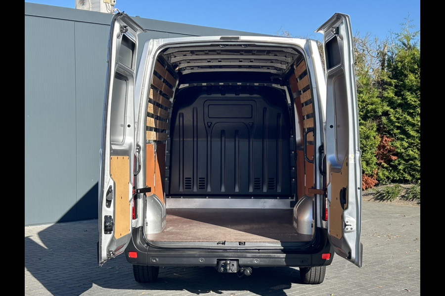 Renault Master T35 2.3 dCi 136 PK / L2H2 / 1e EIGENAAR / 60.092 KM !! / TREKHAAK / AIRCO / NAVI / BLUETOOTH / 3-ZITS