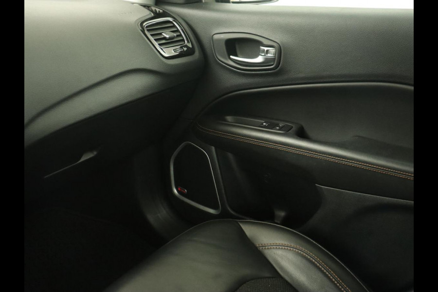 Jeep Compass 1.4 MultiAir Opening Edition 4x4 | Origineel NL | Half leder | Xenon | Beats Audio | Carplay | Navigatie | Climate control | Parkeerhulp | Cruise control | Bluetooth