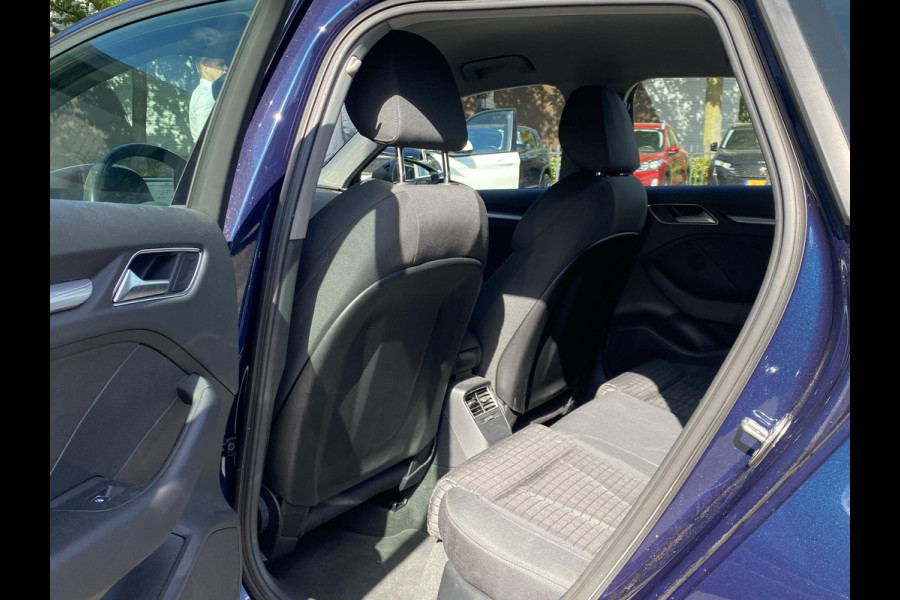 Audi A3 Sportback 30 TFSI Advance VAN: 20.900,- VOOR: 18.440,- UW HERFSTVOORDEEL: 2.460,- | RIJKLAARPRIJS INCL. 12MND BOVAG
