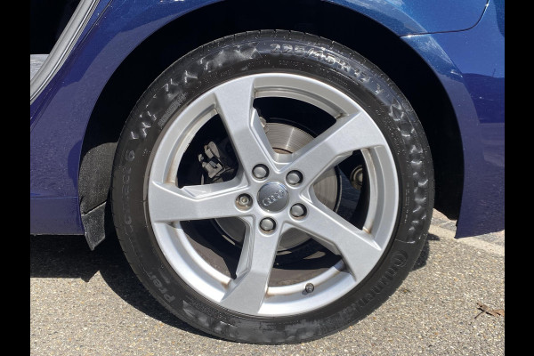 Audi A3 Sportback 30 TFSI Advance VAN: 20.900,- VOOR: 18.440,- UW HERFSTVOORDEEL: 2.460,- | RIJKLAARPRIJS INCL. 12MND BOVAG