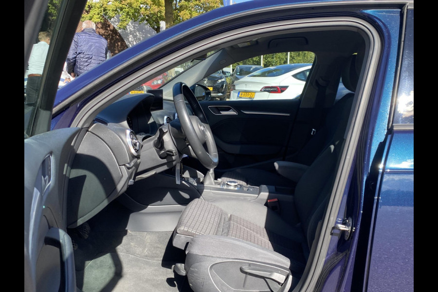 Audi A3 Sportback 30 TFSI Advance VAN: 20.900,- VOOR: 18.440,- UW HERFSTVOORDEEL: 2.460,- | RIJKLAARPRIJS INCL. 12MND BOVAG