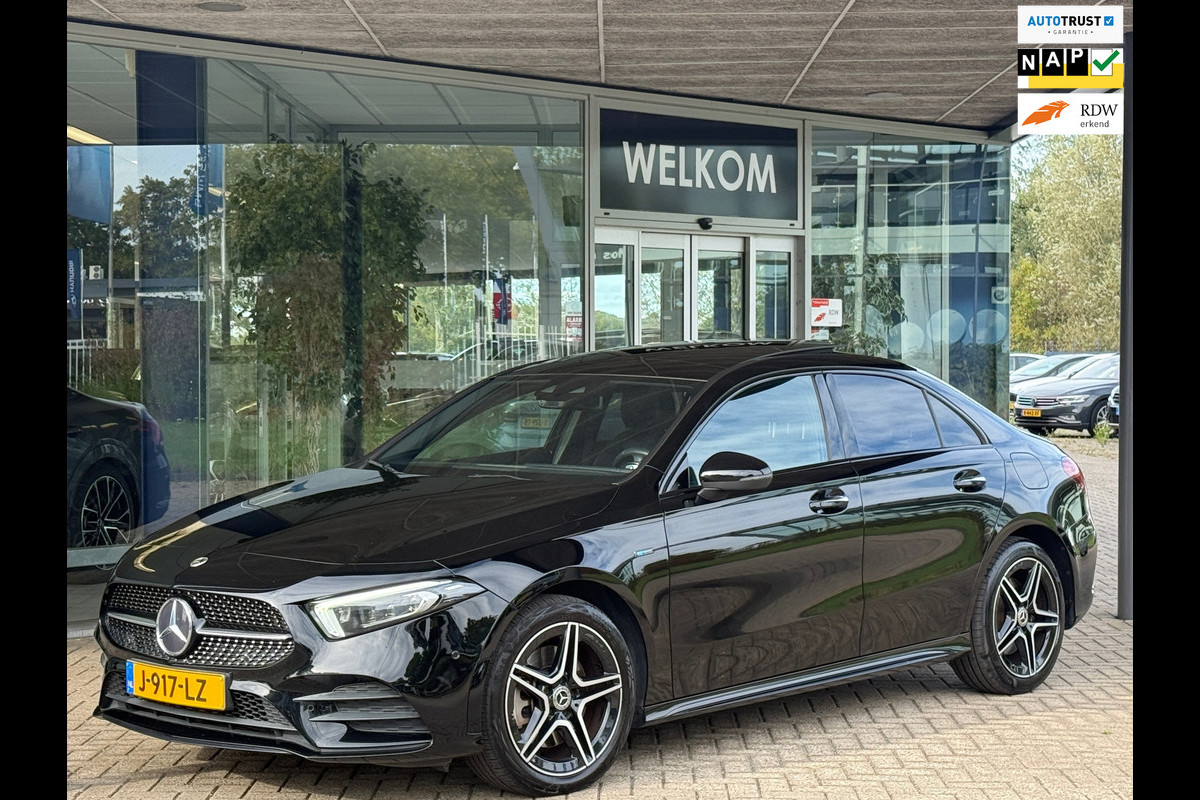 Mercedes-Benz A-Klasse 250 e AMG Night Pano|Memory|Sfeer|Dealer Onderhouden