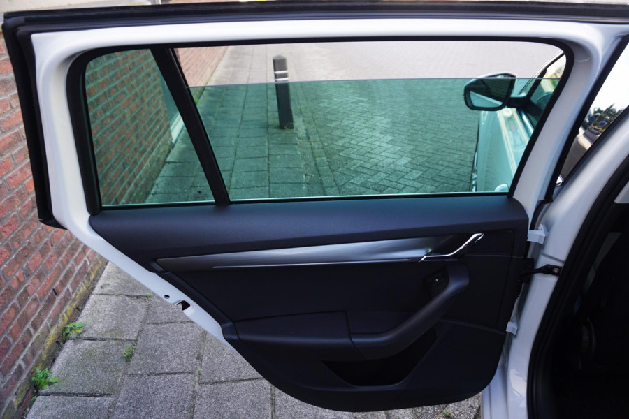 Škoda Octavia Combi 1.5 TSI 150PK Bus. Edition Plus|Virtual Cockpit| Metallic Moon White!