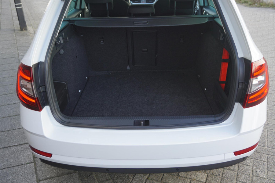 Škoda Octavia Combi 1.5 TSI 150PK Bus. Edition Plus|Virtual Cockpit| Metallic Moon White!