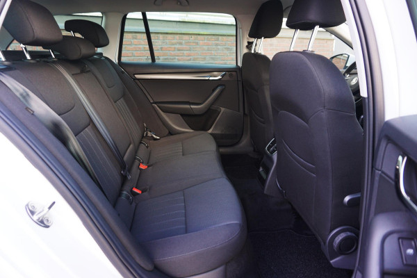 Škoda Octavia Combi 1.5 TSI 150PK Bus. Edition Plus|Virtual Cockpit| Metallic Moon White!