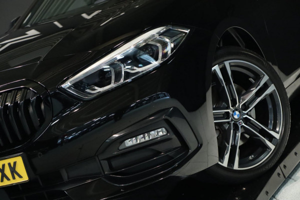 BMW 1-serie 118i / LIVE COCKPIT / LED / PDC V+A / CARPLAY / SFEERVERLICHTING