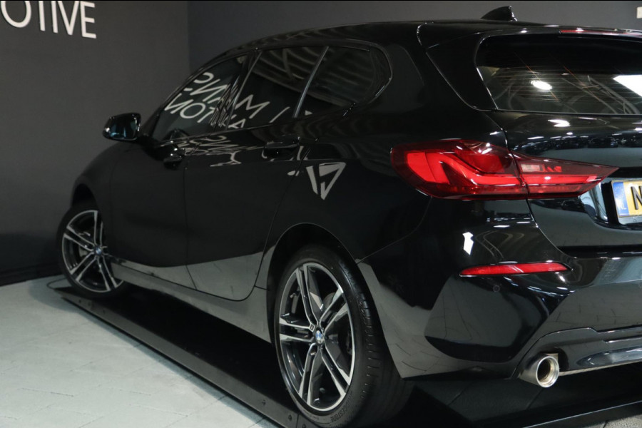 BMW 1-serie 118i / LIVE COCKPIT / LED / PDC V+A / CARPLAY / SFEERVERLICHTING