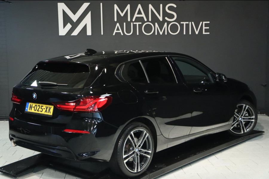 BMW 1-serie 118i / LIVE COCKPIT / LED / PDC V+A / CARPLAY / SFEERVERLICHTING