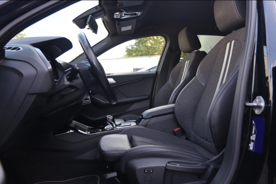 BMW 1-serie 118i / LIVE COCKPIT / LED / PDC V+A / CARPLAY / SFEERVERLICHTING