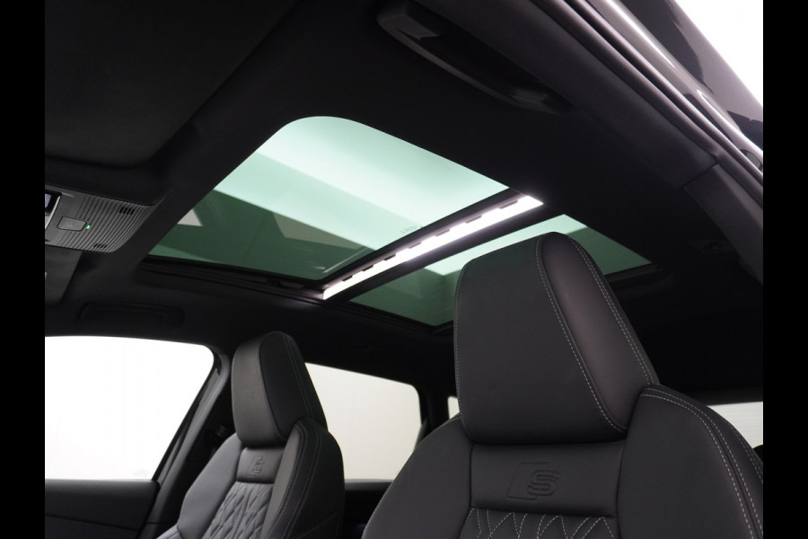 Audi Q4 e-tron 50 Quattro 300pk S-Line Competition Pano-dak Leer Matrix-Led 21" 77kWh Sonos®-Audio Warmtepomp Adaptive-CruiseHead-Up-Display La Assistentie Pack Comfort-plus Pack Dynamic Pack Interieur Pack Keyless Pack Automatisch grootlicht Privacy-Glass Zeer compleet Grote Accu €75.000 nieuw
