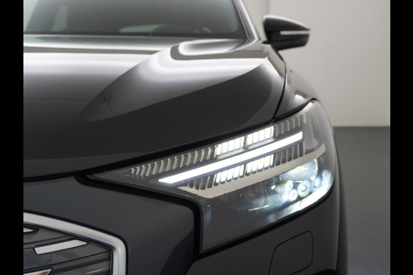Audi Q4 e-tron 50 Quattro 300pk S-Line Competition Pano-dak Leer Matrix-Led 21" 77kWh Sonos®-Audio Warmtepomp Adaptive-CruiseHead-Up-Display La Assistentie Pack Comfort-plus Pack Dynamic Pack Interieur Pack Keyless Pack Automatisch grootlicht Privacy-Glass Zeer compleet Grote Accu €75.000 nieuw