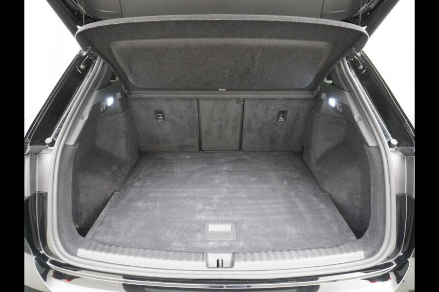 Audi Q4 e-tron 50 Quattro 300pk S-Line Competition Pano-dak Leer Matrix-Led 21" 77kWh Sonos®-Audio Warmtepomp Adaptive-CruiseHead-Up-Display La Assistentie Pack Comfort-plus Pack Dynamic Pack Interieur Pack Keyless Pack Automatisch grootlicht Privacy-Glass Zeer compleet Grote Accu €75.000 nieuw