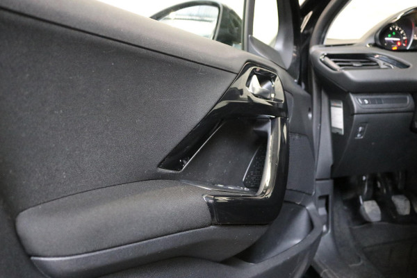Peugeot 208 1.2 PureTech Blue Lion | PDC| NAVI | CARPLAY | NAP |