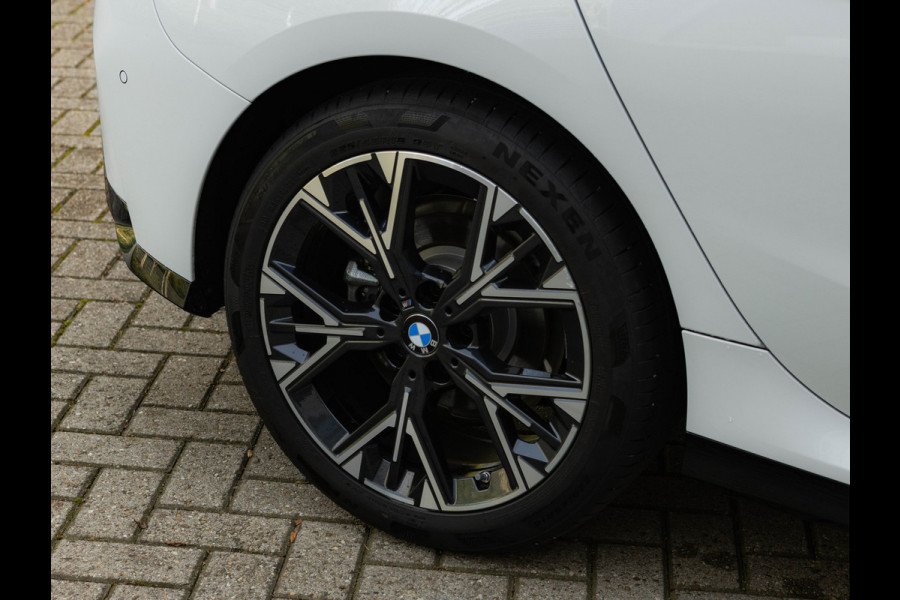 BMW 1-serie 120 M-Sport - Active Cruise Control - Stoelverwarming - Camera