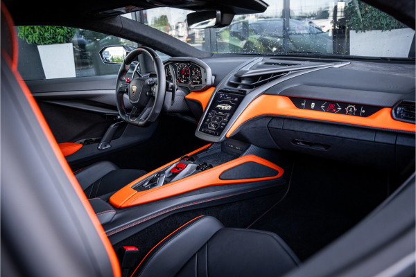 Lamborghini Revuelto - Verde Citrea | Full Carbon | Passenger Display | Lift