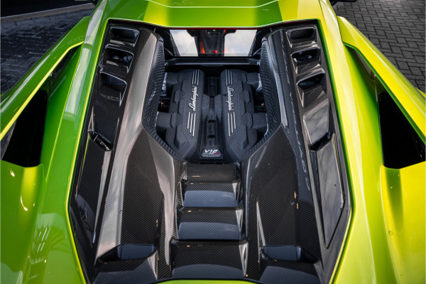 Lamborghini Revuelto - Verde Citrea | Full Carbon | Passenger Display | Lift