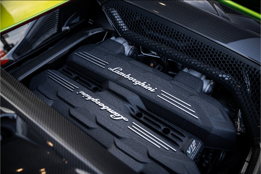 Lamborghini Revuelto - Verde Citrea | Full Carbon | Passenger Display | Lift