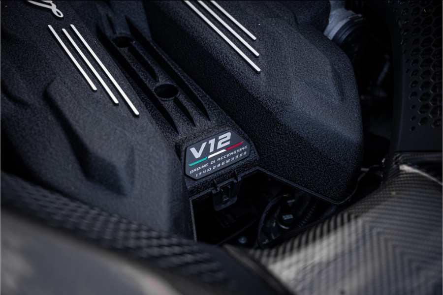 Lamborghini Revuelto - Verde Citrea | Full Carbon | Passenger Display | Lift