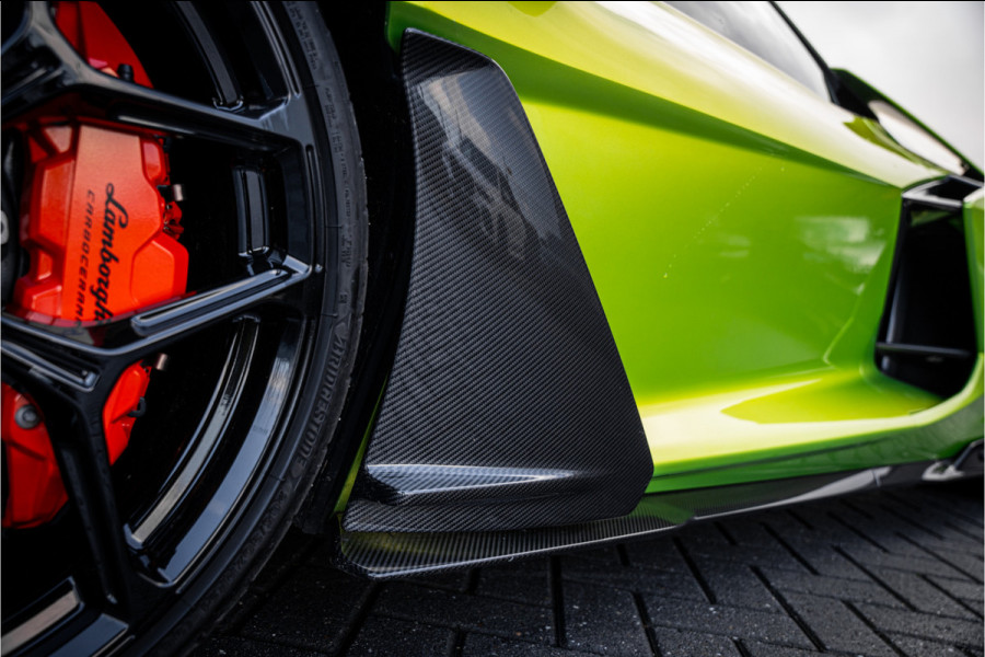 Lamborghini Revuelto - Verde Citrea | Full Carbon | Passenger Display | Lift