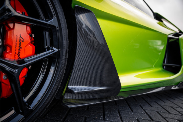 Lamborghini Revuelto - Verde Citrea | Full Carbon | Passenger Display | Lift