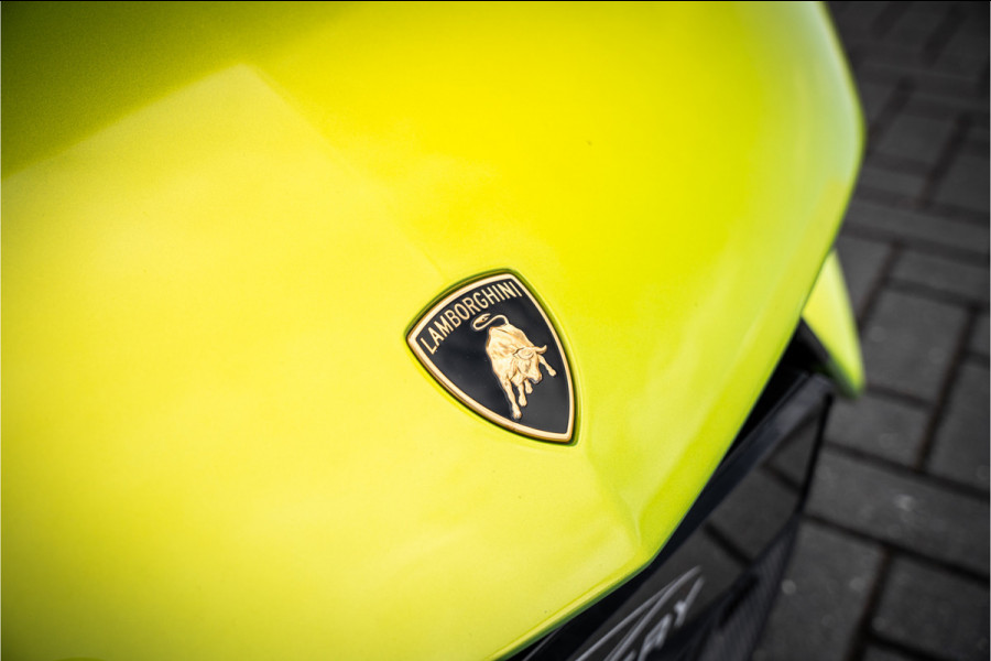 Lamborghini Revuelto - Verde Citrea | Full Carbon | Passenger Display | Lift