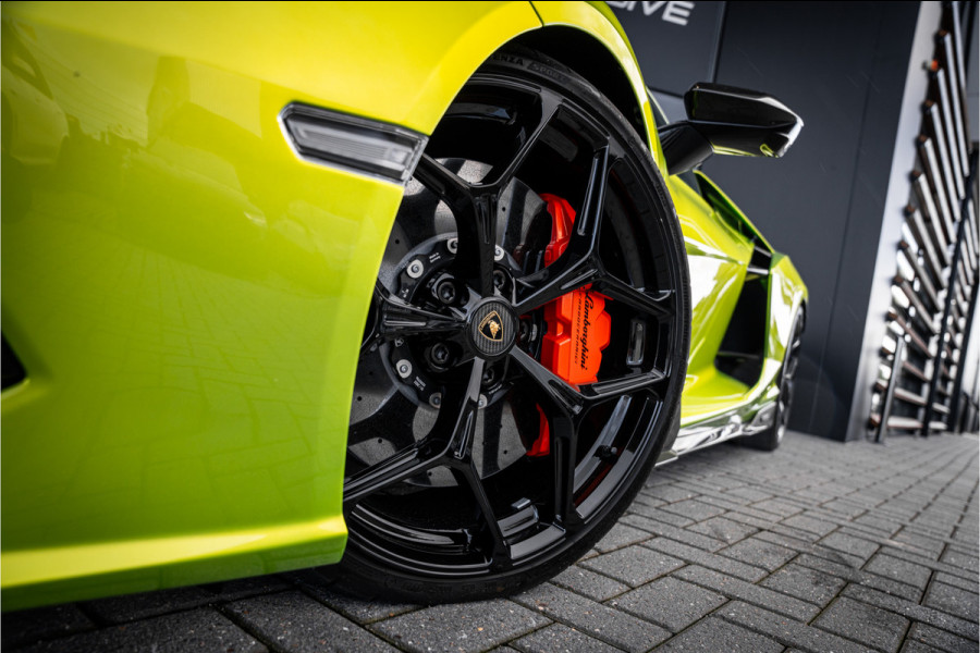 Lamborghini Revuelto - Verde Citrea | Full Carbon | Passenger Display | Lift