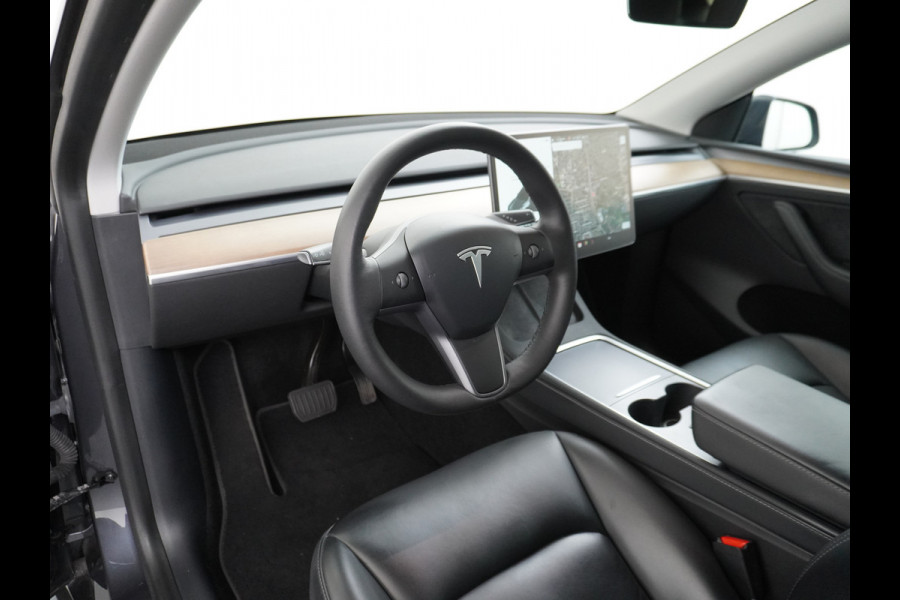 Tesla Model Y Long Range AWD 75kWh  Trekhaak Lmv 20" Wrmtepomp Leder Navi Ecc Premium Audio Stoel+Stuurverwarming Autopilot 3.0 Adaptieve Crui Memory Matrix Led Intel Atom® Processor Homelink 5 Achterbank verwarmd 4WD 1.600KG Trekgewicht
