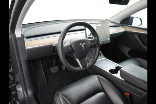 Tesla Model Y Long Range AWD 75kWh  Trekhaak Lmv 20" Wrmtepomp Leder Navi Ecc Premium Audio Stoel+Stuurverwarming Autopilot 3.0 Adaptieve Crui Memory Matrix Led Intel Atom® Processor Homelink 5 Achterbank verwarmd 4WD 1.600KG Trekgewicht