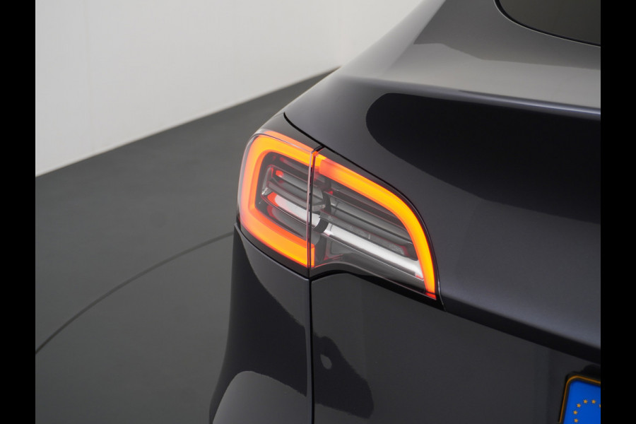 Tesla Model Y Long Range AWD 75kWh  Trekhaak Lmv 20" Wrmtepomp Leder Navi Ecc Premium Audio Stoel+Stuurverwarming Autopilot 3.0 Adaptieve Crui Memory Matrix Led Intel Atom® Processor Homelink 5 Achterbank verwarmd 4WD 1.600KG Trekgewicht