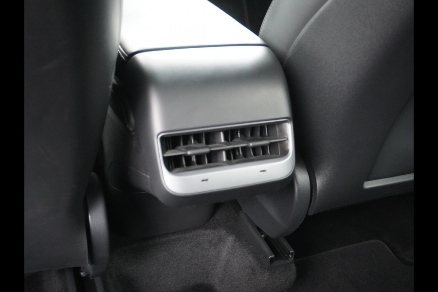 Tesla Model Y Long Range AWD 75kWh  Trekhaak Lmv 20" Wrmtepomp Leder Navi Ecc Premium Audio Stoel+Stuurverwarming Autopilot 3.0 Adaptieve Crui Memory Matrix Led Intel Atom® Processor Homelink 5 Achterbank verwarmd 4WD 1.600KG Trekgewicht