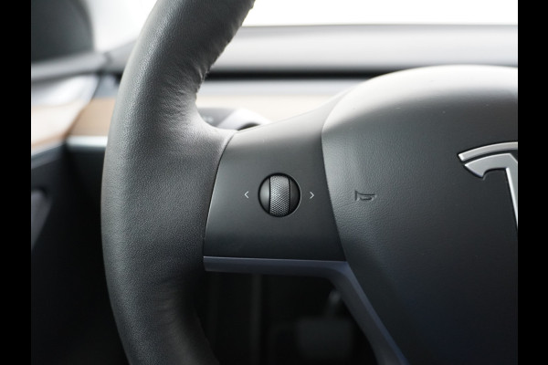 Tesla Model Y Long Range AWD 75kWh  Trekhaak Lmv 20" Wrmtepomp Leder Navi Ecc Premium Audio Stoel+Stuurverwarming Autopilot 3.0 Adaptieve Crui Memory Matrix Led Intel Atom® Processor Homelink 5 Achterbank verwarmd 4WD 1.600KG Trekgewicht