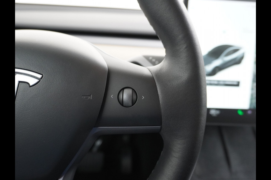 Tesla Model Y Long Range AWD 75kWh  Trekhaak Lmv 20" Wrmtepomp Leder Navi Ecc Premium Audio Stoel+Stuurverwarming Autopilot 3.0 Adaptieve Crui Memory Matrix Led Intel Atom® Processor Homelink 5 Achterbank verwarmd 4WD 1.600KG Trekgewicht
